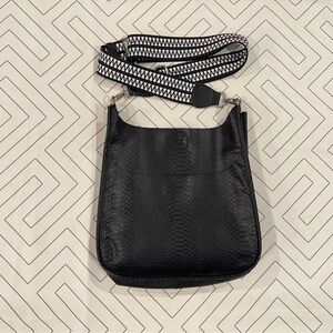 Ah dorned Black Embossed Shoulder/Crossbody Purse w/ Detachable Strap.